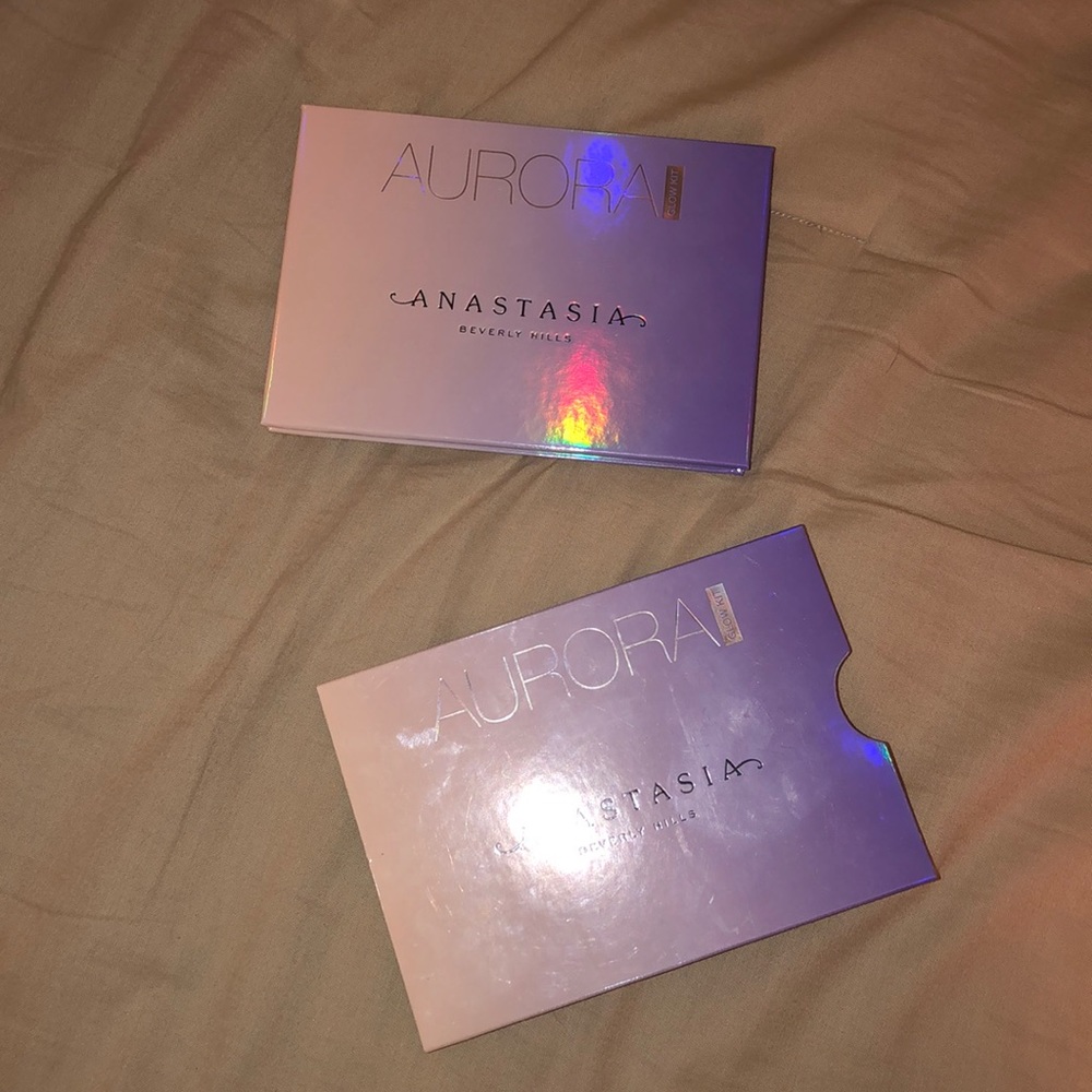 Anastasia aurora glow kit